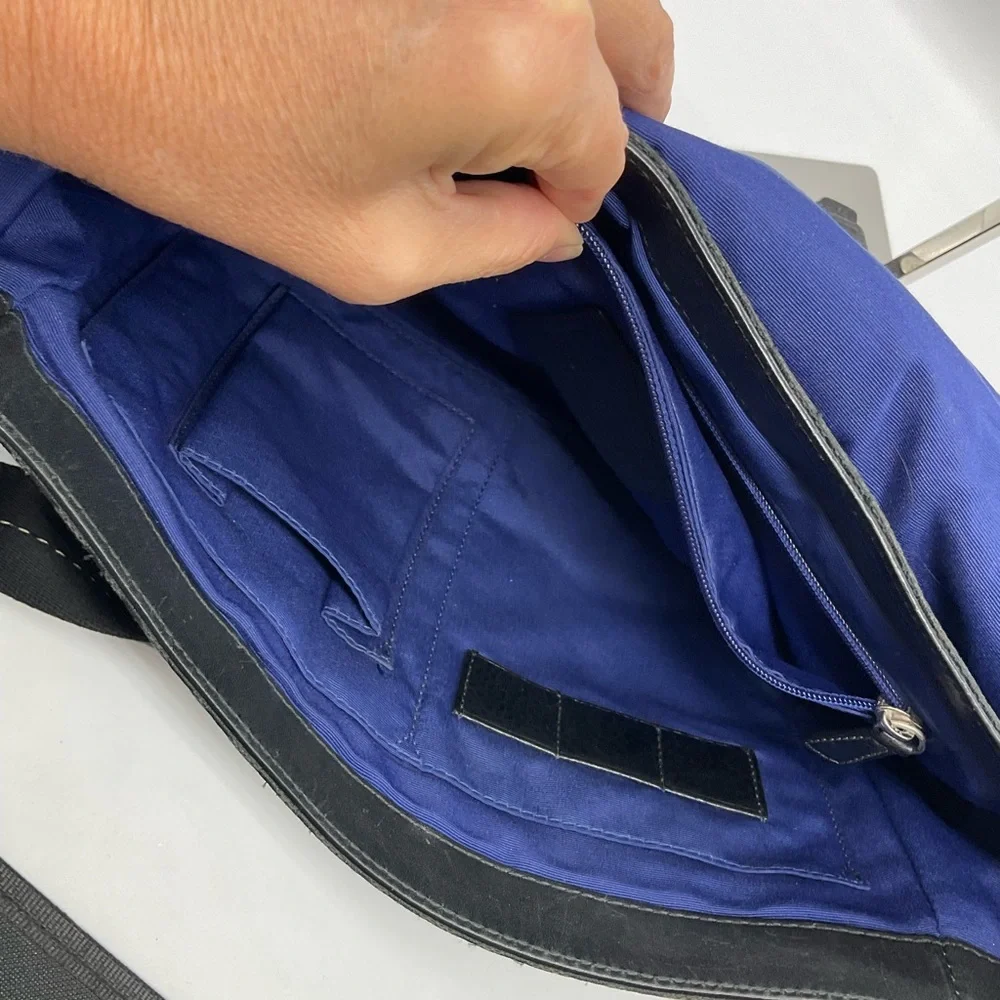 COACH SIGNATURE VOYAGER MESSENGER BAG - Picture 5 of 10